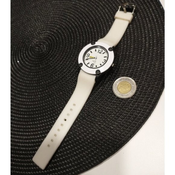 Watche - Picture 3 of 4